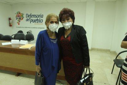 Fresia Saavedra con su hija Hilda Murillo acudieron a la Defensoría del Pueblo para solucionar su caso.
