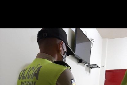 En el sitio supuestamente se encontraron a trabajadoras sexuales ofreciendo sus servicios.