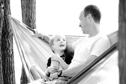 Conversar con sus hijos es muy importante, pues el acoso escolar migra del aula a las plataformas digitales.