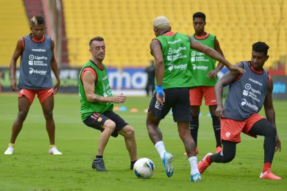 Los equipos continúan con entrenamientos y amistosos esperando el reinicio del torneo.