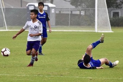 Manzano es muy hábil con la pelota en los pies. Juega en la sub-17.