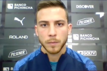 Ezequiel Piovi tiene contrato por un año con los albos. Se desempeña como volante central.