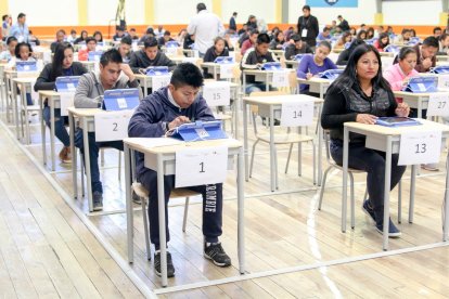  Los estudiantes pueden conocer, desde este martes 1 de octubre, la oferta disponible mediante las páginas oficiales de la Senescyt. 