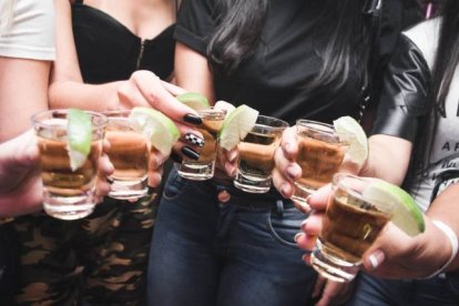  Los centros de diversión nocturna atendieron hasta la madrugada de este viernes. Cerrarán por la llamada ‘ley seca’. 