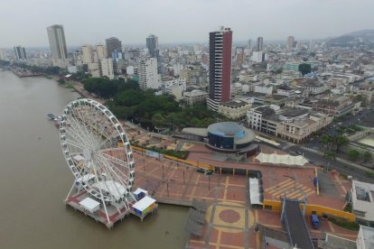  La noche del viernes, ciudadanos reportaron una supuesta balacera en Malecón 2000. 