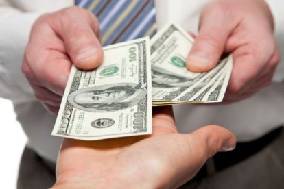  El año anterior el incremento del salario básico fue de 11 dólares: pasó de $ 375 a $ 386. 