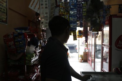  Hecho. A los comerciantes de víveres les preocupa sobre todo que con las interrupciones los productos se dañen. 