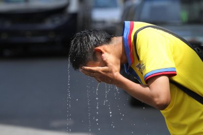  Guayaquil no es la única localidad afectada por el fuerte calor, sino también toda la región costa y la amazonía.  