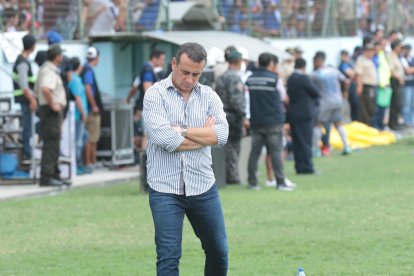  El Topo, quien asumió como DT de los rojos el 24 de abril pasado, dirigió apenas cinco partidos, donde obtuvo una sola victoria ante su exequipo. Además de dos empates y dos derrotas. 