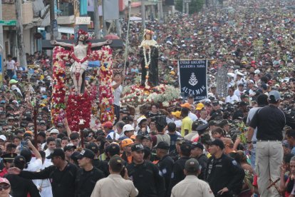  Miles de fieles salieron a las calles de Guayaquil  
