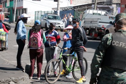 La aglomeración de personas es la causa principal para que el coronavirus se propague entre la población.