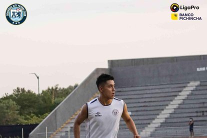 El volante ecuatoriano Ánderson Naula debutó en el fútbol ecuatoriano con 15 años.