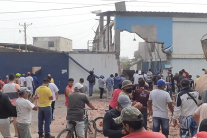 La fuerte explosión dejó heridos graves, según dijeron testigos.