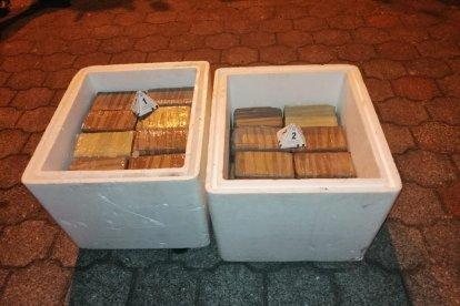 En la camioneta llevaban hieleras con camarón entre las que habían ocultado marihuana.