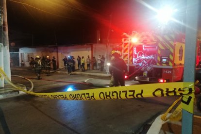 En la ciudadela Los Vergeles, en un local donde funcionaba una recicladora se originó un incendio, aún de causas desconocidas.