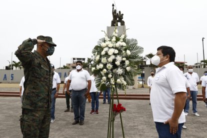 La ceremonia se desarrolló al pie del Monumento a los Héroes del Cenepa.