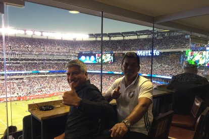 Gente de fútbol, Octavio Zambrano y Merlin Villagomez viendo fútbol de la MLS.