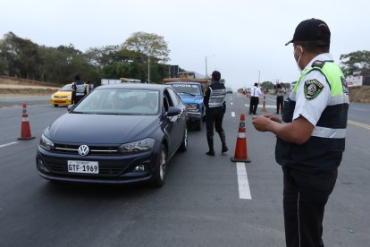 La Comisión de Tránsito del Ecuador informó que este año un 25% menos de carros salieron de Guayaquil en relación al mismo feriado en 2019.
