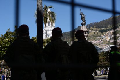 Durante el evento estuvieron autoridades municipales resguardadas por uniformados.