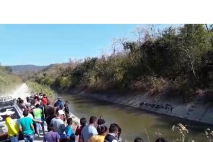 Miembros del GIR tratan de hallar a las jóvenes.