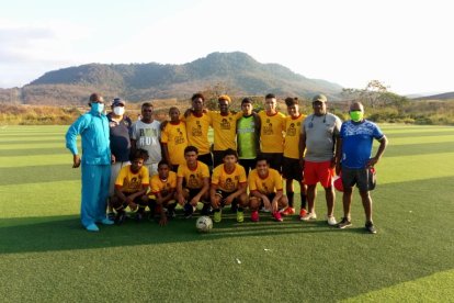 El equipo de Don Café que ha recibido la invitación para un torneo internacional.
