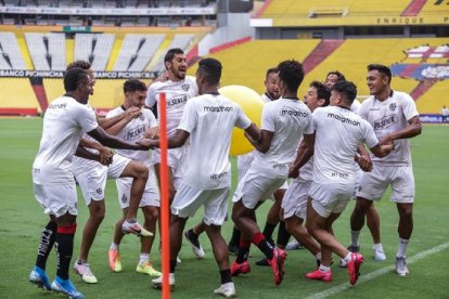 Los jugadores toreros quedaron listos para el enfrentamiento con los orenses.