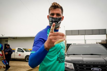 Los jugadores de la banca tendrán que utilizar mascarillas, durante un partido oficial