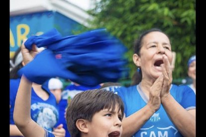 La hinchada envía el aliento desde casa para que sea entregado a los jugadores