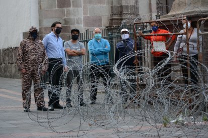 Moradores y  dueños de locales del centro piden el retiro de las vallas y conceritinas de las calles patrimoniales.