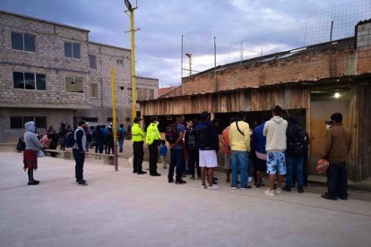 Los agentes llegaron al Centro Deportivo Comunitario de Medio Ejido.