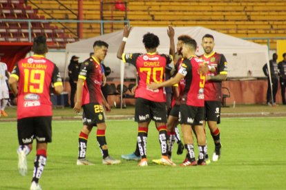 Deportivo Cuenca se cuida mucho de los hinchas que les gustan los banderazos