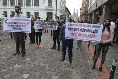 La protesta llegó hasta las afueras del Municipio de Quito.