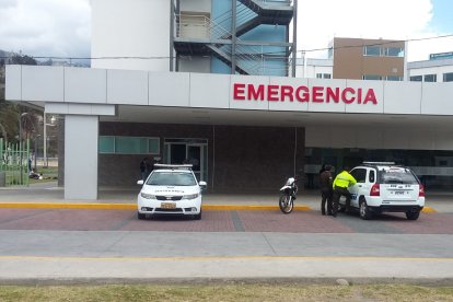 El herido se encuentra con pronóstico reservado en un centro asistencial de Ambato.