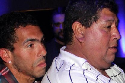 El delantero Carlos Tévez, en 2014, pagó por el rescate de su padre adoptivo, Segundo Tévez.