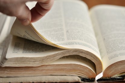 Su libro favorito es la Biblia y a través de ella trata de conocer más a Dios.