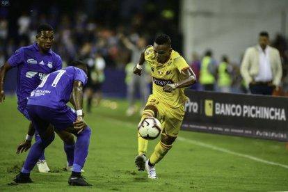 El jugador de Barcelona, Pedro Pablo Velasco no estará en el duelo ante Emelec, por una molestia física.
