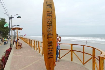 Olón es otra comuna peninsular que vive del turismo y que en estos últimos meses ha sufrido por la pandemia