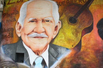 La imagen del músico guayaquileño Carlos Rubira Infante forma parte de esta galería.