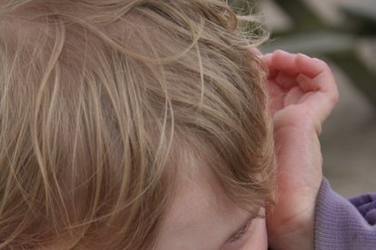 Recurre a la música, esta hace maravillas, la puedes emplear en juegos. Pon su repertorio favorito.