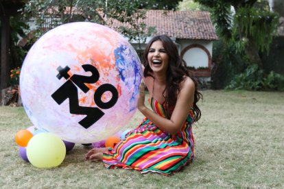 La artista de 23 años está feliz por su nuevo record.