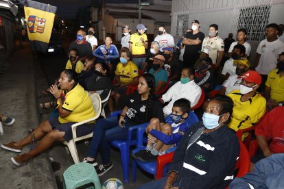 Las gradas se trasladaron a las veredas y calles de Guayaquil.