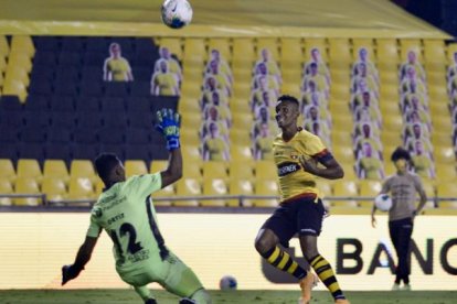 Fidel Martínez marcó un gol a lo Panenka hoy en el estadio Monumental.