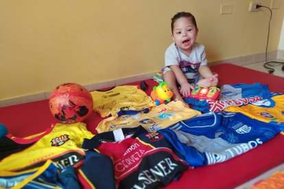 Clubes como Emelec, Barcelona, Liga, entre otros han colaborado con numerosas camisetas.