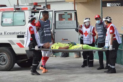 Walter Chávez quedó 'soñado' y fue llevado a una clínica para los exámenes respectivos.