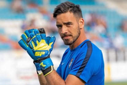 El golero Gianfranco Gazzaniga actualmente milita en el Ponferradina de España.