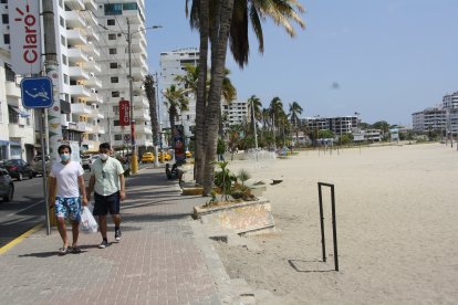 Dos drones vigilarán a los turistas, además de 150 agentes en los malecones de Salinas.