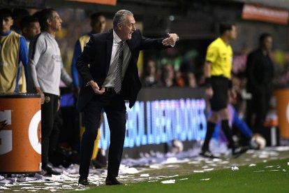 El estratega argentino Gustavo Alfaro fue oficializado como nuevo DT de Ecuador.