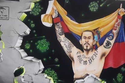 El Chito Vera de más de dos metros está pintado en Pasaje, El Oro,