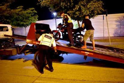 22 personas recibieron citaciones por participar en carreras clandestinas en Samborondón.