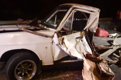 El siniestro vial ocurrió a las 01:30 de este viernes. El conductor fallecido iba con una acompañante, quien resultó ilesa.